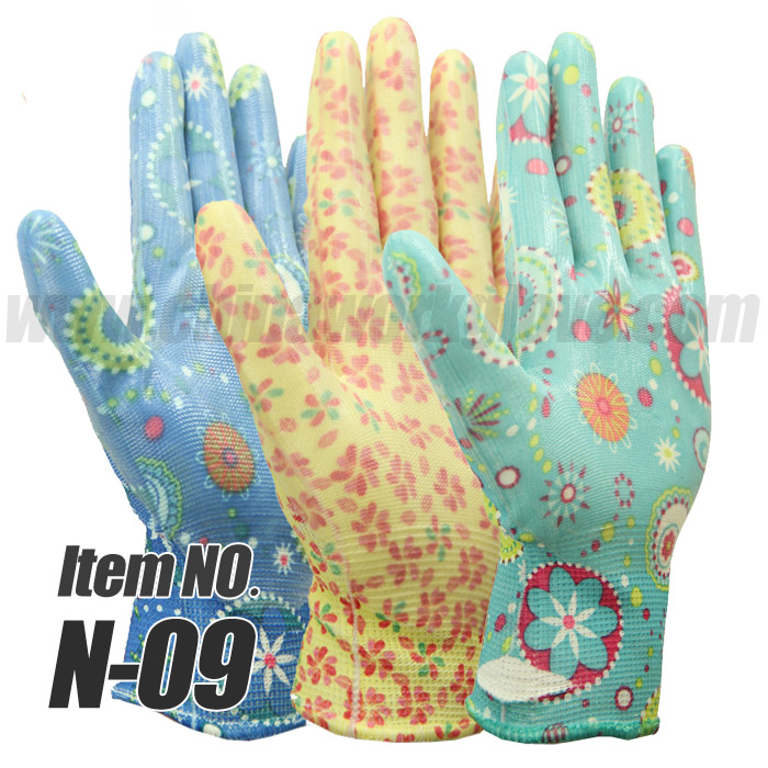 Nylon Nitrile Garden Gloves for Women，Palm Coated，Printed Liner